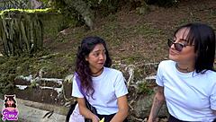 mi amiga rebelde me sonsaca para escapar de clases y nos divertimos jugando a las tijeras