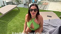 Le Jus Cest La Vie: Hot brunette enjoys herself