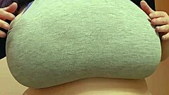 i love huge titty sarah, she's so big and fat