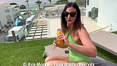 Le Jus Cest La Vie: Hot brunette enjoys herself