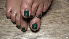 Curvy Colombian amateur gets oiled toes fingered in close up, green nails teasing for your fetish.