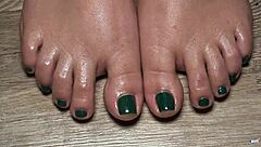 Curvy Colombian amateur gets oiled toes fingered in close up, green nails teasing for your fetish.
