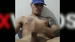 The guy from Maloqueiro is masturbating to relieve himself