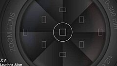 novinha se exibe e brinca bastante com seus brinquedos