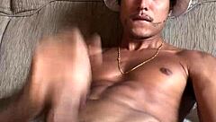 pau gigante falando putaria e gozando muito