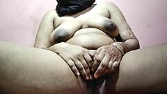 Beautiful Indian Princess Receives Sensual Massage