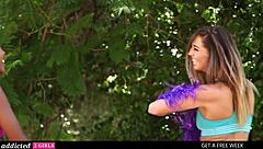 Cheerleaders turn workout into passionate lesbian practice