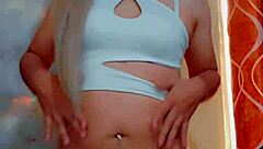 Rica Transsexual Masturbates Richly in Crossdressing Scene