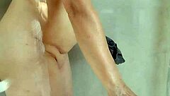 The Naked Housewife Cleaning