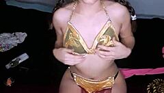 Bonneyuwu as Leia Masturbates with Dildo