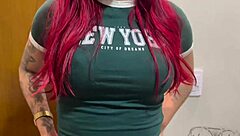 Cheguei da academia suadinha e meu enteado não deixou eu nem ir tomar banho