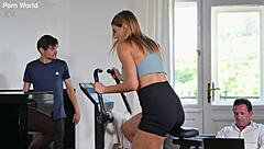 Fitness babe cleans noodles, tempted housemates for 3some