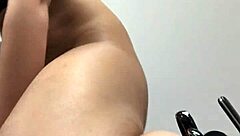 Da Sentones En Un Dildo with Toys and Big Ass Cum