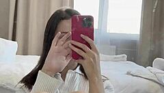 ellie leen fingers in mirror