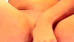 Cumming Hard - She Just Turned 19, Rosa Vermelha