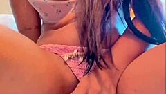 Cumming Hard - She Just Turned 19, Rosa Vermelha