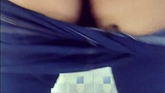 madura captada en baño público