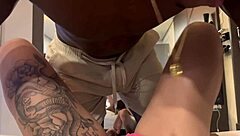 fui com o marido negão da minha amiga no motel e ele me chupou até gozar