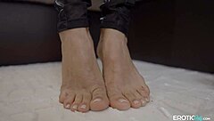 Come And Jerk Off On My Hot Feet