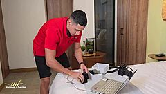 Завареният син ме открива с микрофоните си - Моник Фуентес и Макс Бетанкур