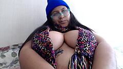 BBW girl protected herself from the cold without clothes