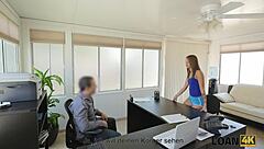 Loan4k Mann Benutzt Junges Studentenmädchen Als Hure in Seinem Großen Büro