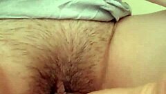 llego de la oficina con medias y me masturbo