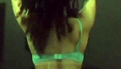 gostosa latina shaking that big asset