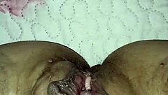 Gretala - flash open pussy mentre lui russa