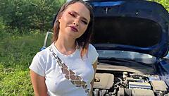 Bitch Helps With Dick In Car