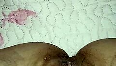 Gretala - flash open pussy mentre lui russa