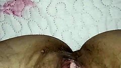 Gretala - flash open pussy mentre lui russa