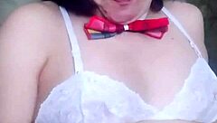 gostosa magrinha do cabelo curto tirou leitinho do moreno