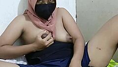 Viral Video Of Hijab Guru With Big Breasts Masturbating!