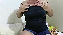 Viral Video Of Hijab Guru With Big Breasts Masturbating!