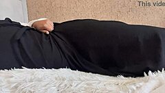 สาวอาหรับรู้สึกจุดสุดยอดโดยไม่ใส่กางเกงใน