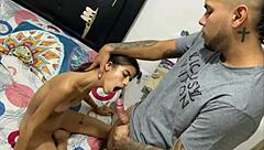 Латино богиня играе със стъпсестра преди да я проникне.