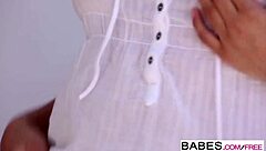 skinny teen naja irie gets tight pussy wet with cum