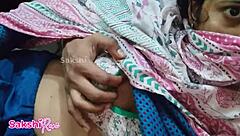 Piyasi jawaan stepsister ki ungli fingering karke tyar kiya chudai ke liye
