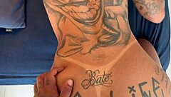 Meu marido nao aguentou me ver masturbando socou no cuzinho