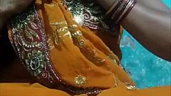 Woman under ghunghat masturbates her pussy