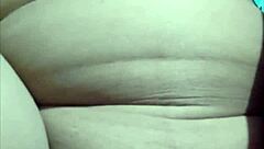 Woman under ghunghat masturbates her pussy