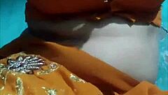 Woman under ghunghat masturbates her pussy