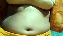 Woman under ghunghat masturbates her pussy