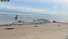 bricadeira acaba em muito sexo numa praia movimenta