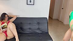 follando con amiga rubia metiendo dildo en rico coño