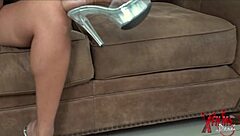 huge cock delivery guy fucks boss's wife