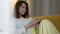 Alluring Bombshell Squirts at Doctor's!