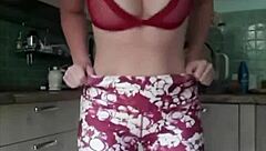 Sexy Amateur Pees In Her Gym Pants At The Gym