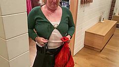 I used kiwi milf as toilet at mall